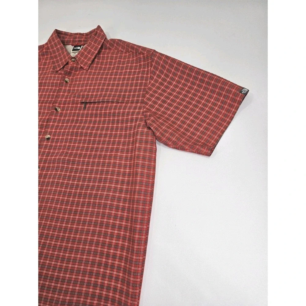 The North Face Mens Medium Plaid Short Sleeve Button Down Shirt